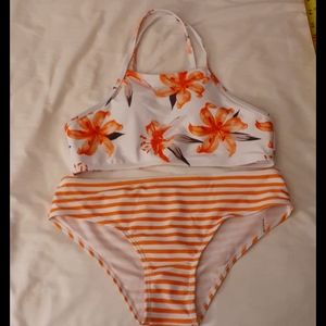 🌺SHEIN 2 piece haltertop Bikini🌺